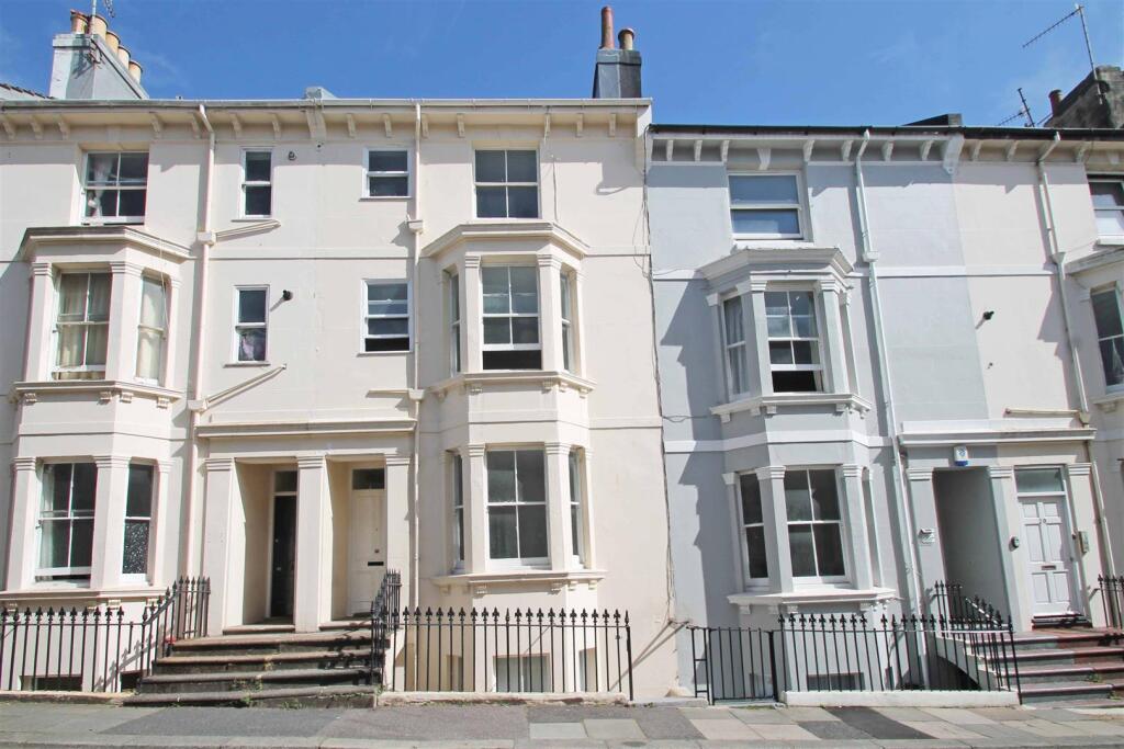 Apartment in Hove, Brighton and Hove - View 2
