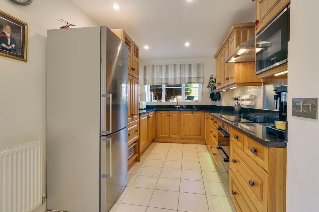 Manor Road North, Hinchley Wood, KT10 photo 3