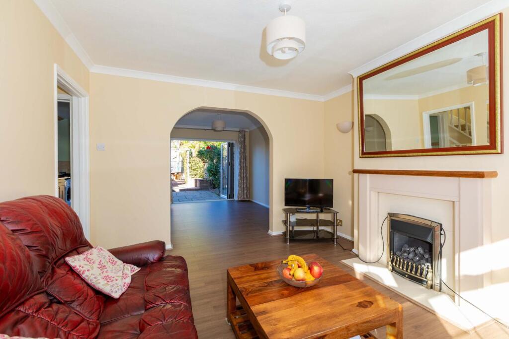 House in Windsor - More