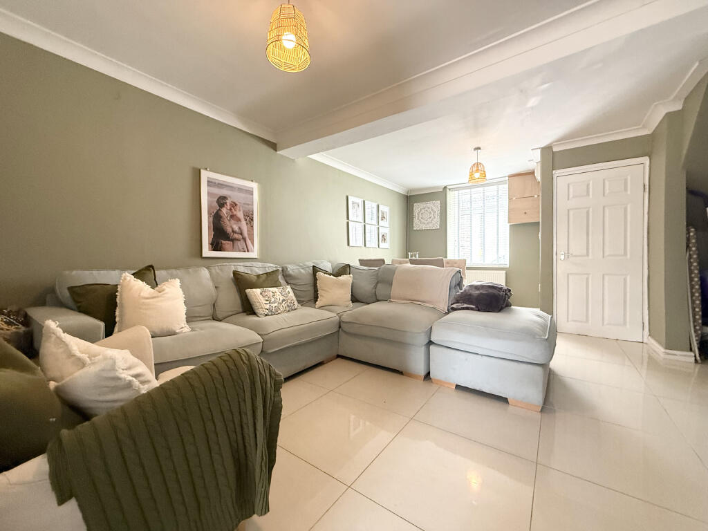House in Mountain Ash, Cwmpennar - View 4