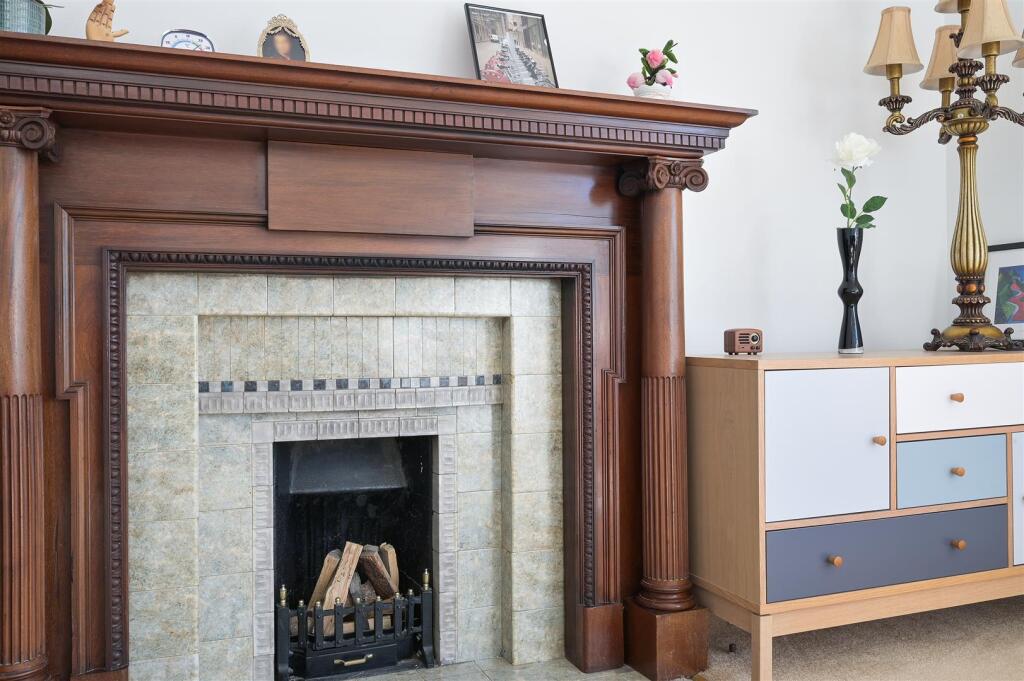 Apartment in Sutton - More