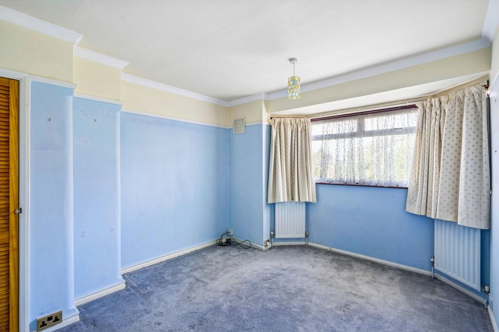 House in Tylers Green, Totteridge - More