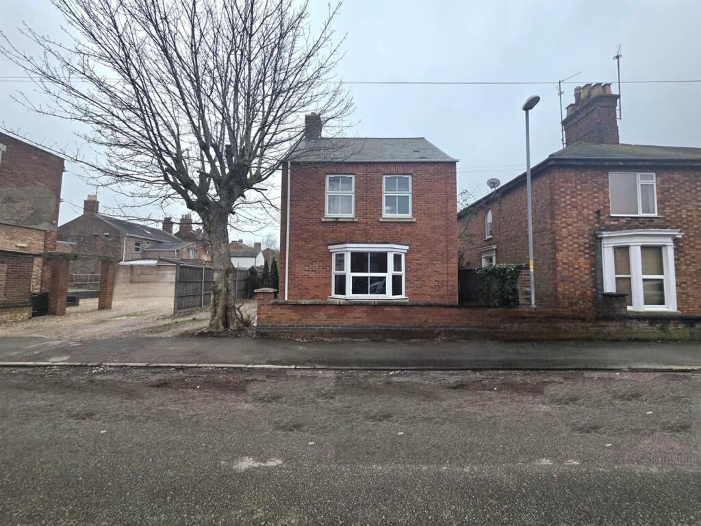 3-bed detached on Henrietta Street, Spalding, £275,000