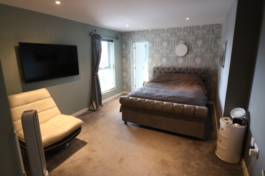 Apartment in Hull - View 4