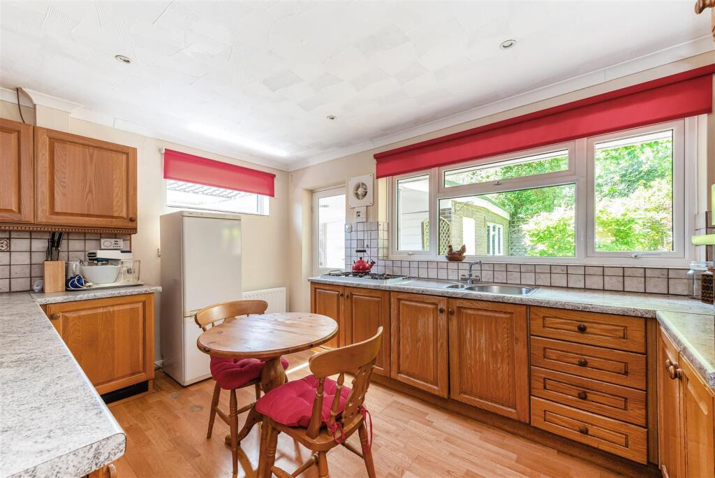 Jubilee Lane, Farnham - View 6