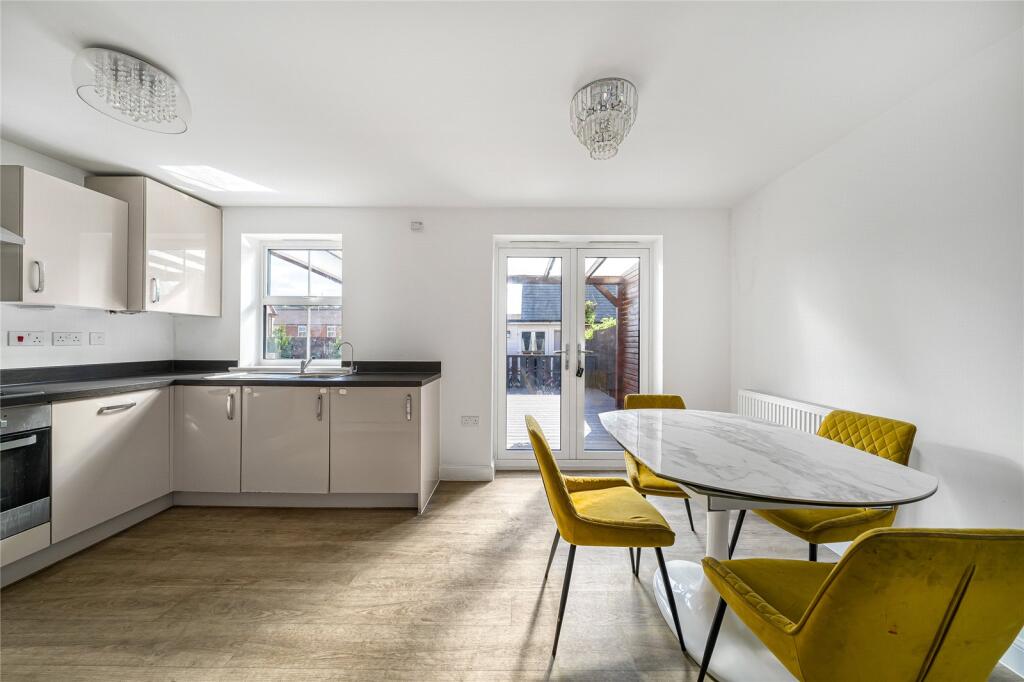 House in Dartford, Ebbsfleet Valley - More