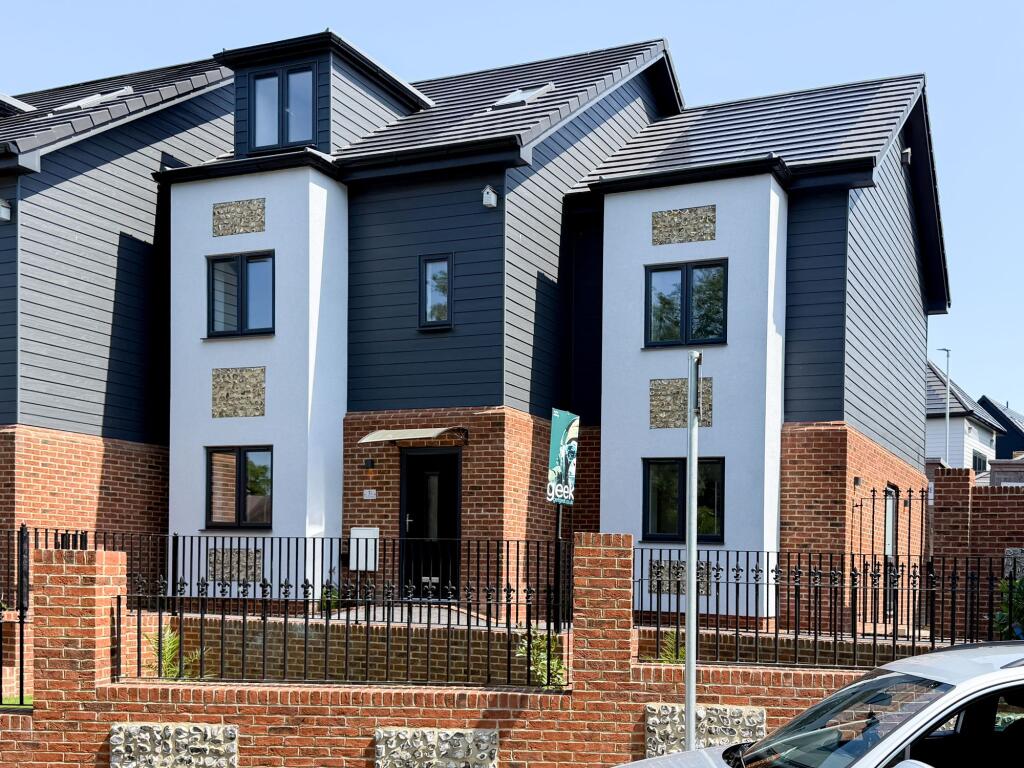 Main image of property: 3 Tivoli Park Gardens, Margate, CT9 4DW