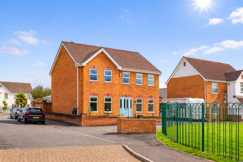 Main image of property: Westward Rise, Barry