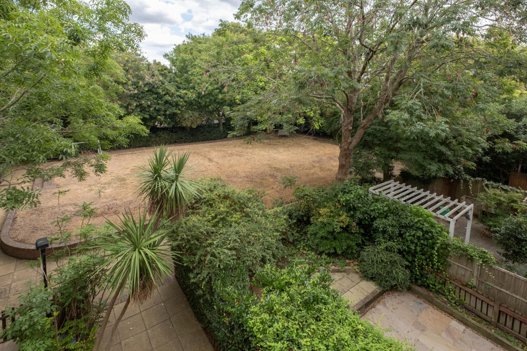 Apartment in London - View 3