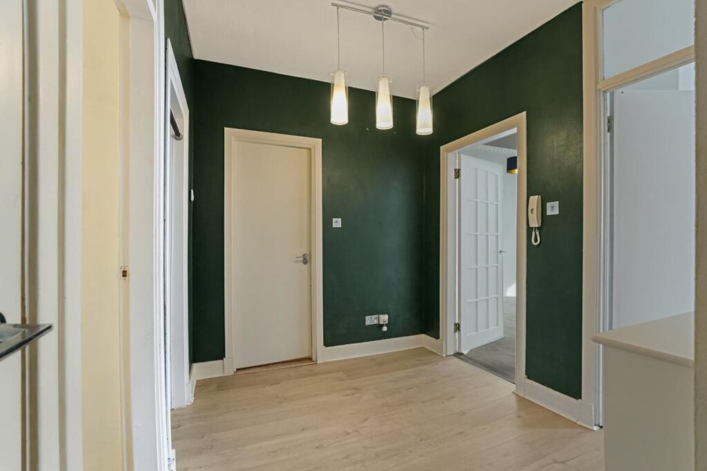 Apartment in Paisley, Renfrewshire - View 4