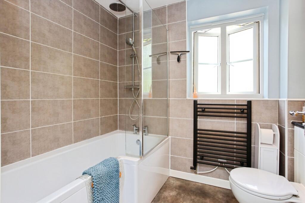 Apartment in Tunbridge Wells, Broadwater Down - View 5