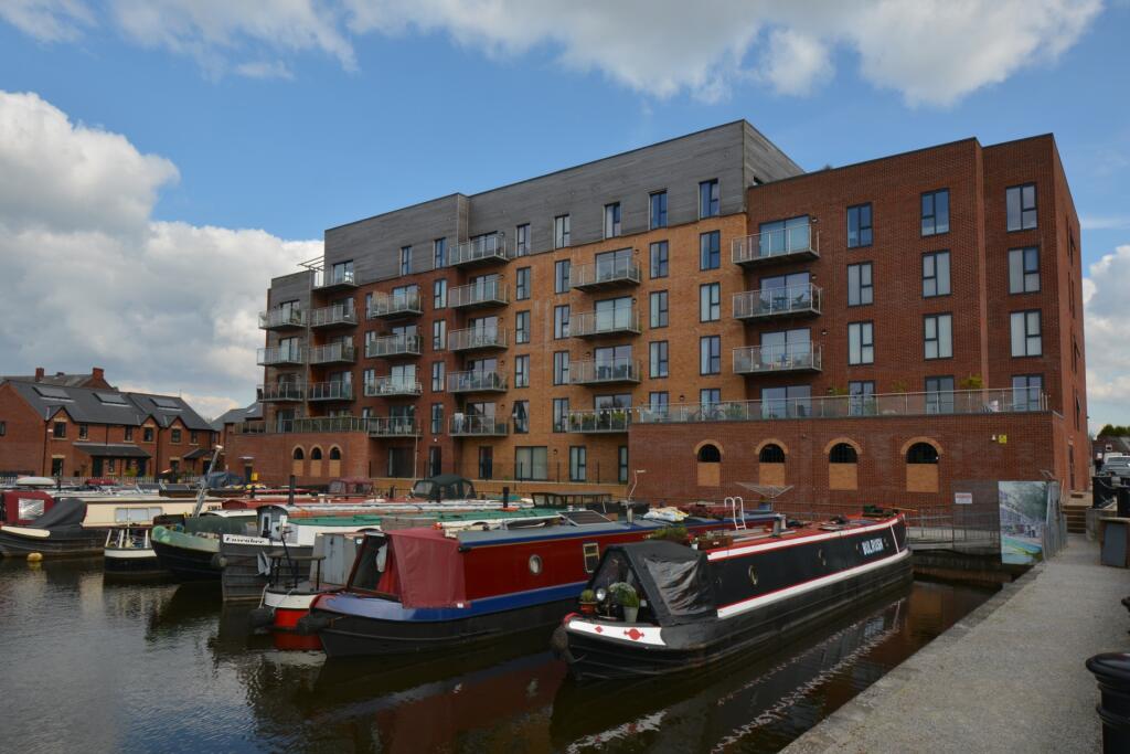 Main image of property: Bridgewater Wharf, Droylsden, M43