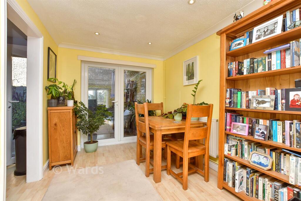 Stonebridge Way, Faversham, Kent photo 4