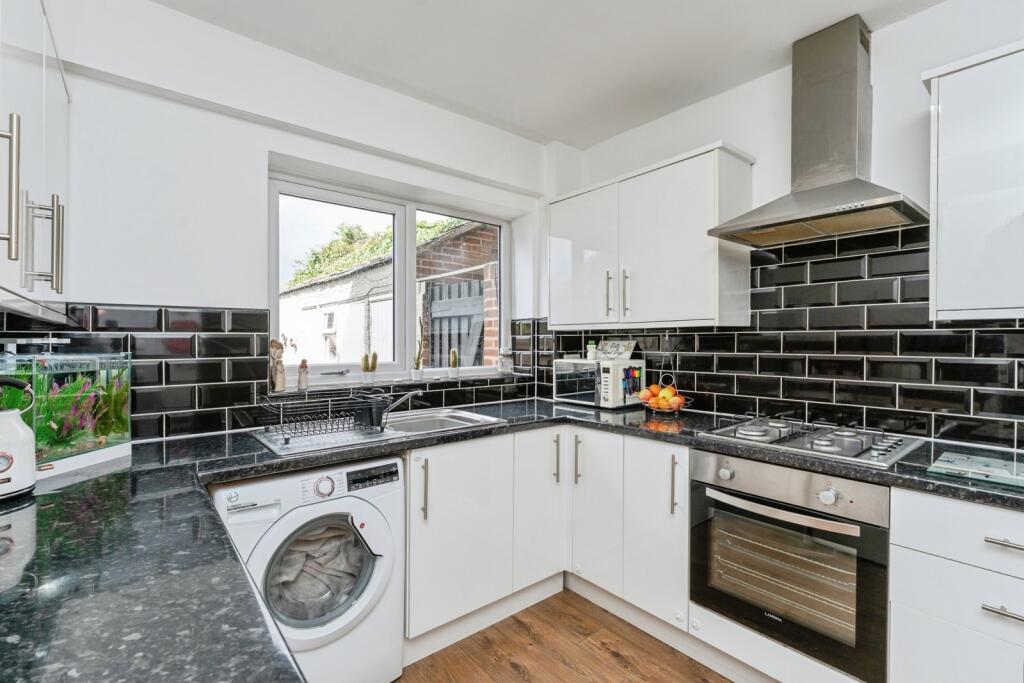 House in Neston, Cheshire West and Chester - More