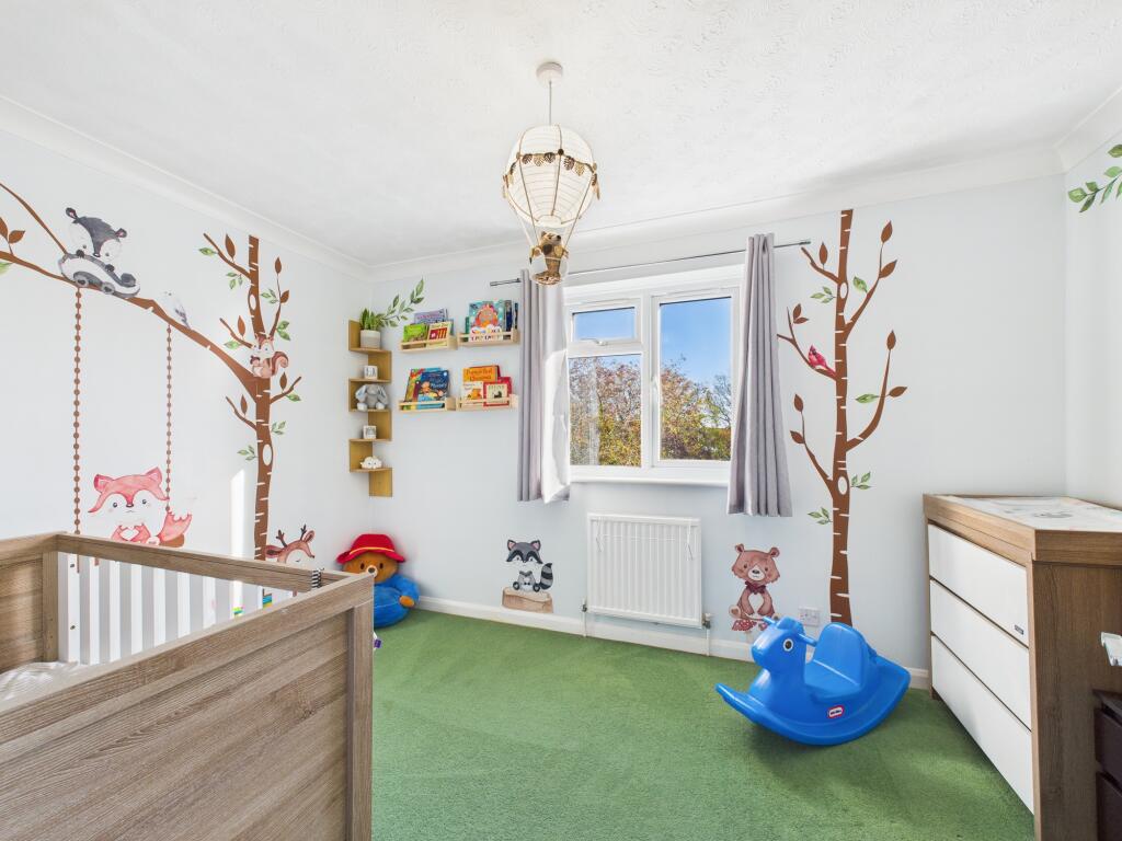 House in Stoke Mandeville, Buckinghamshire - More