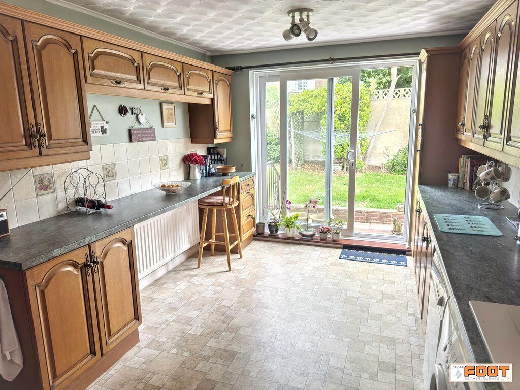 Denhill Close, Hayling Island photo 4
