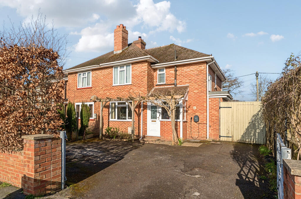 3-bed semi-detached on Meadow Road, Pennington, Lymington, SO41, £385,000
