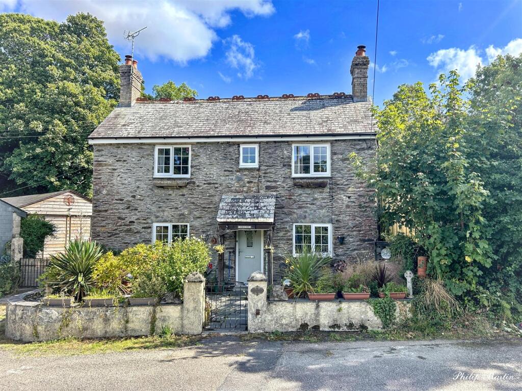 4-bed detached on Probus, Truro, £399,950