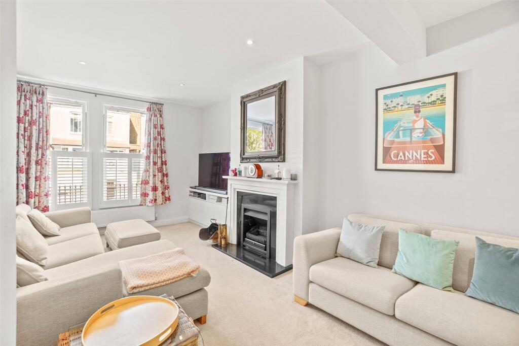 House in Twickenham - More
