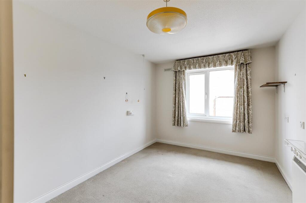 Park Avenue, Enfield photo 4
