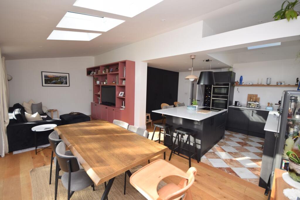 3-bed terraced on Wrecclesham Road, Farnham, Surrey, GU9, £500,000