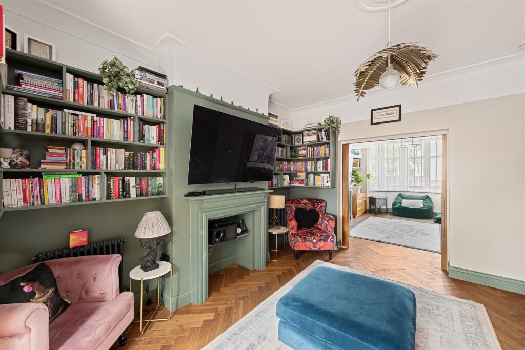 House in London - View 5