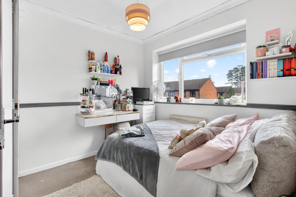 Chesterblade Lane, Forest Park, Berkshire, RG12 - View 6