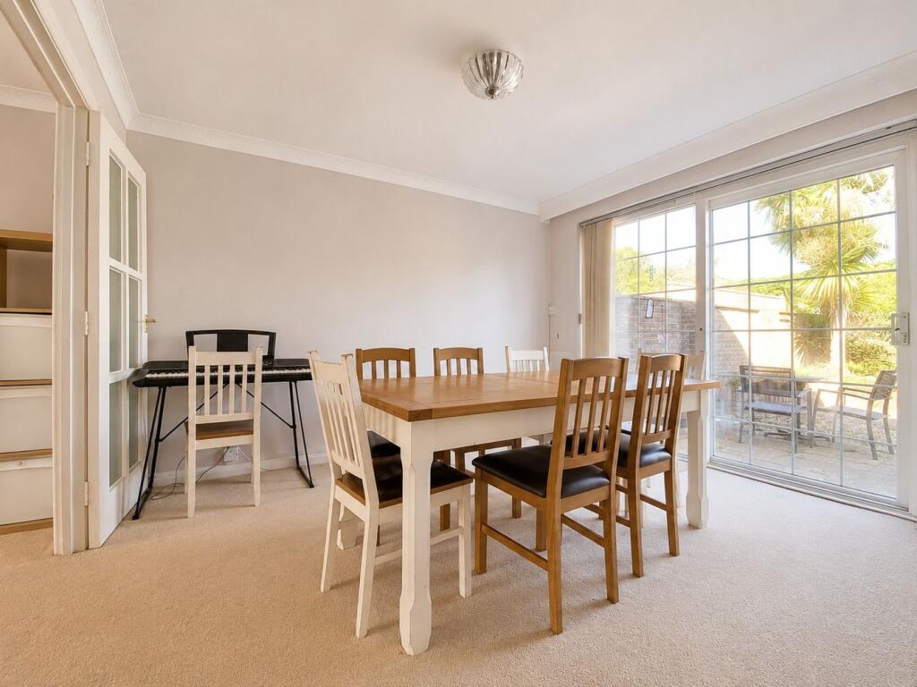 Wedgwood Drive, Whitecliff, BH14 - More