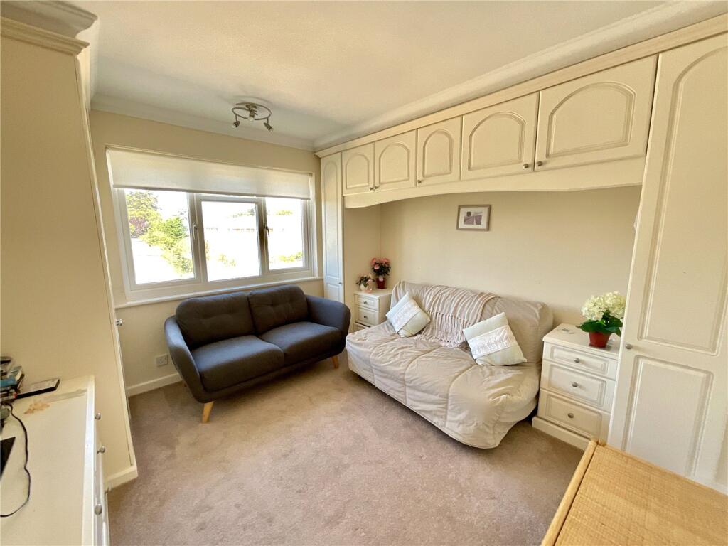 Apartment in Highcliffe-on-Sea, Highcliffe and Walkford - More