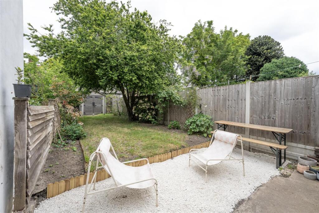 House in London, Highams Park - More