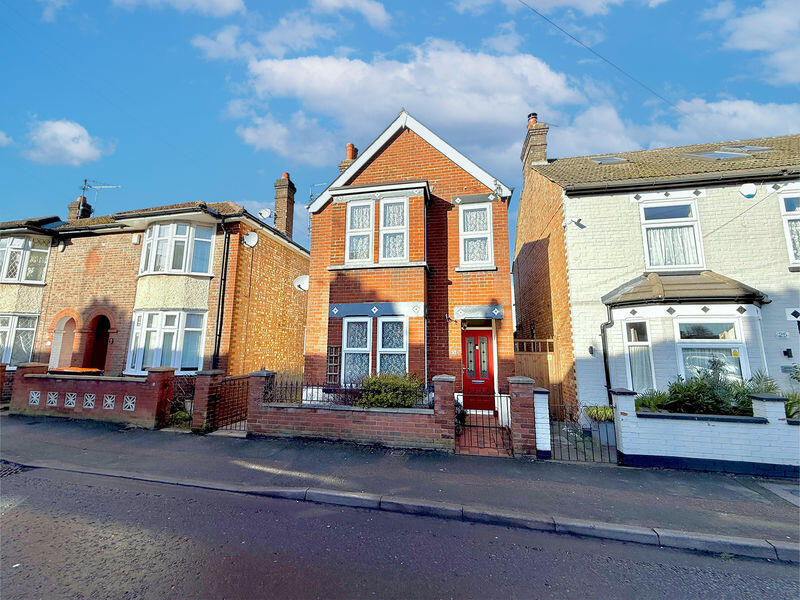 4-bed detached on Park Street, Dunstable, £390,000