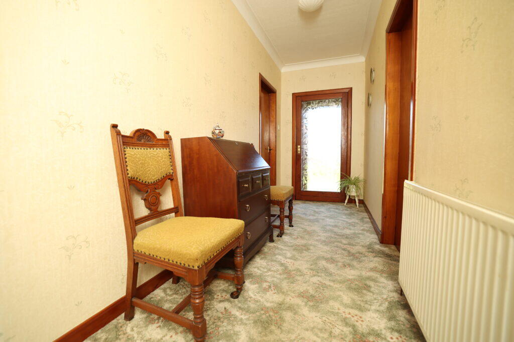 House in Girvan, Houdston - More
