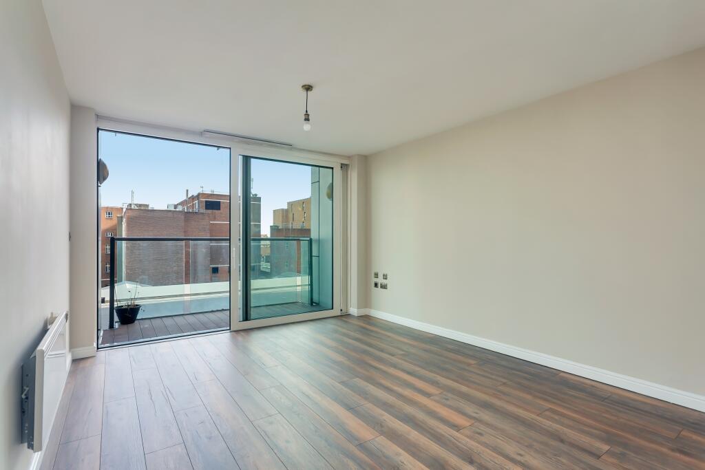Apartment in Twickenham - View 5