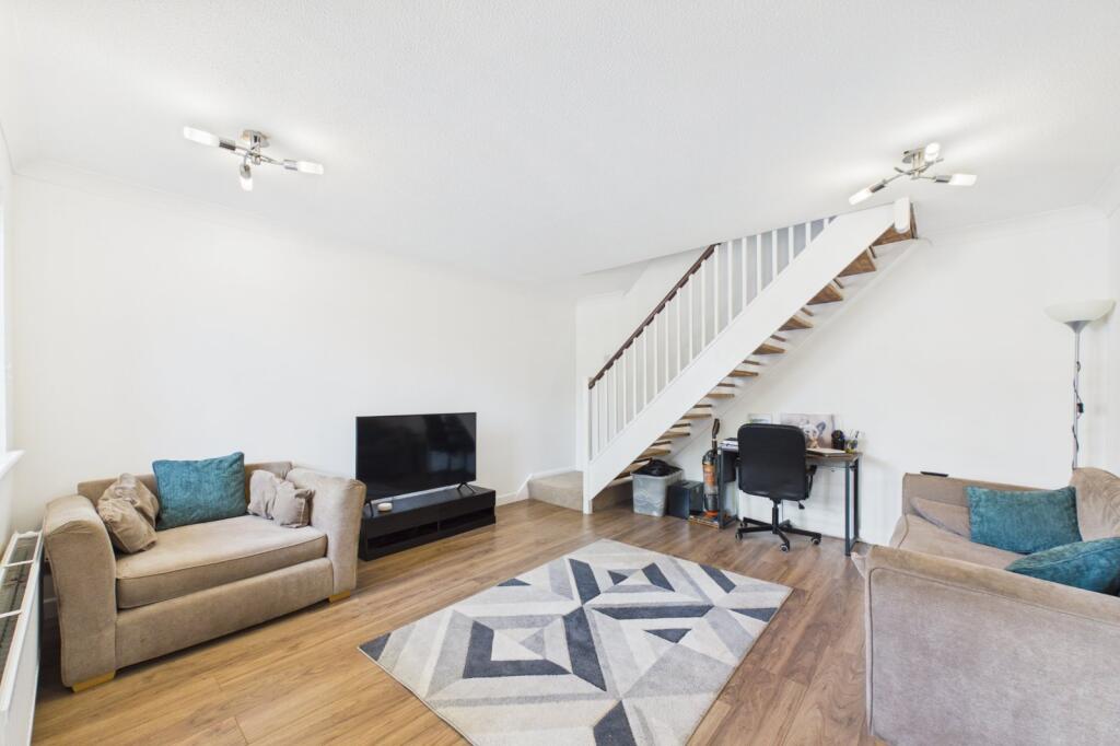 House in Hart, Moulsham Green, Yateley - View 2