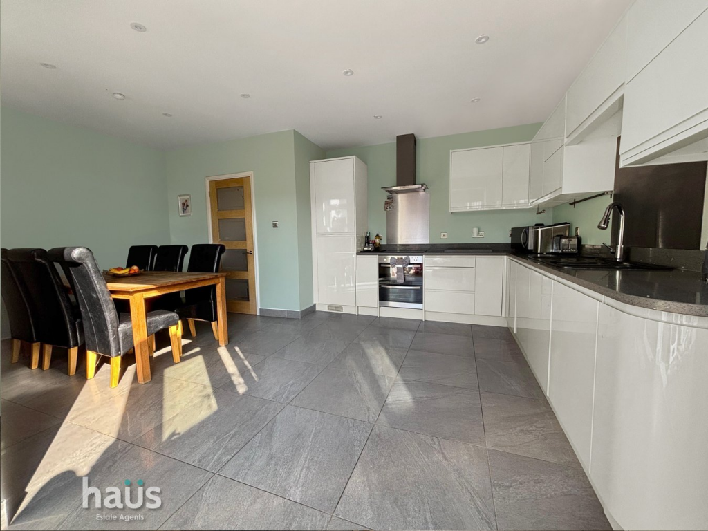House in Gillingham, Rainham Mark - View 5