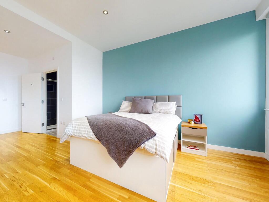 Apartment in Leeds, West Yorkshire - View 4