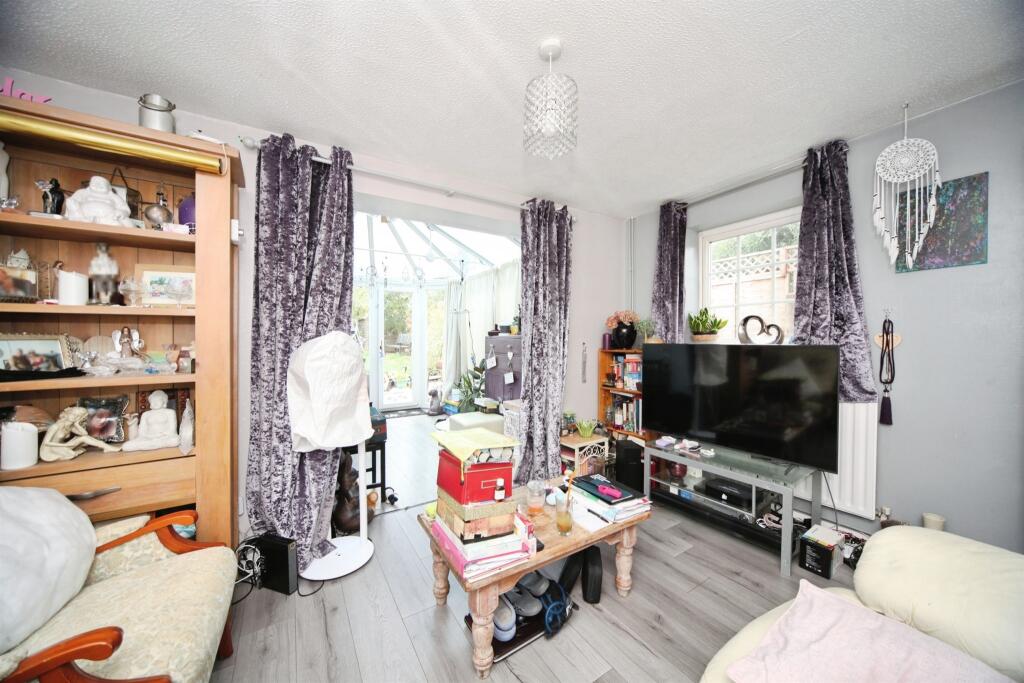 House in Luton - View 4