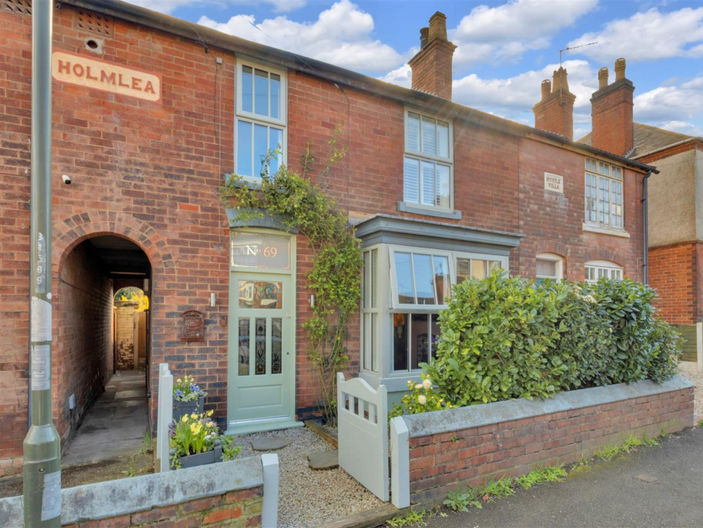 3-bed terraced on Moira Road, Woodville, DE11, £215,000