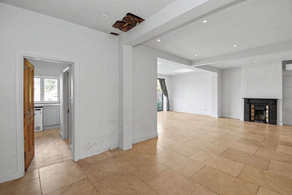 House in Slough - View 5