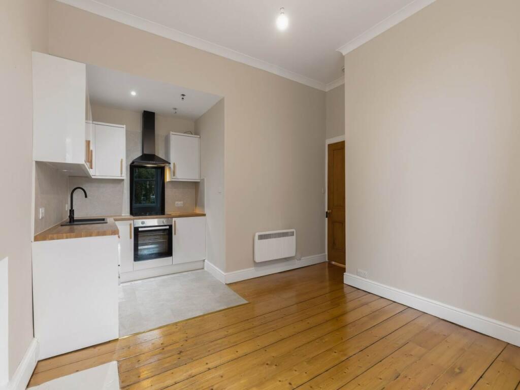 Apartment in Edinburgh - View 3