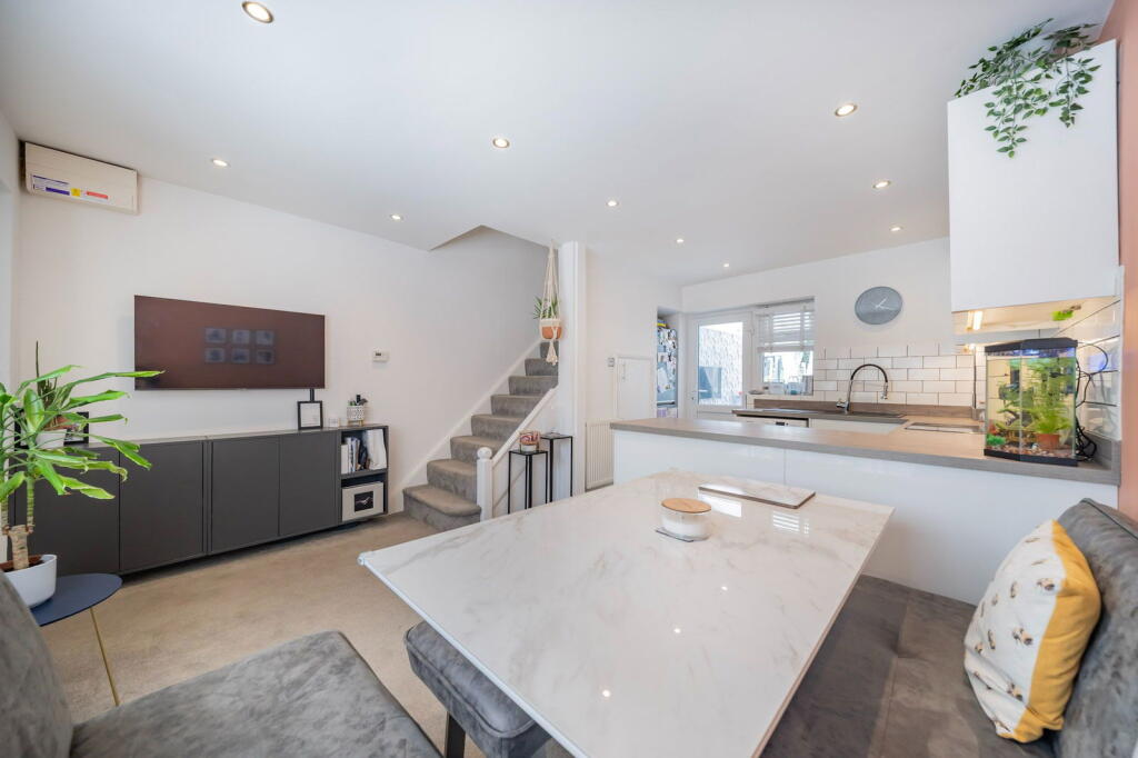 Alder Close, Tunbridge Wells, TN4 9YE photo 2