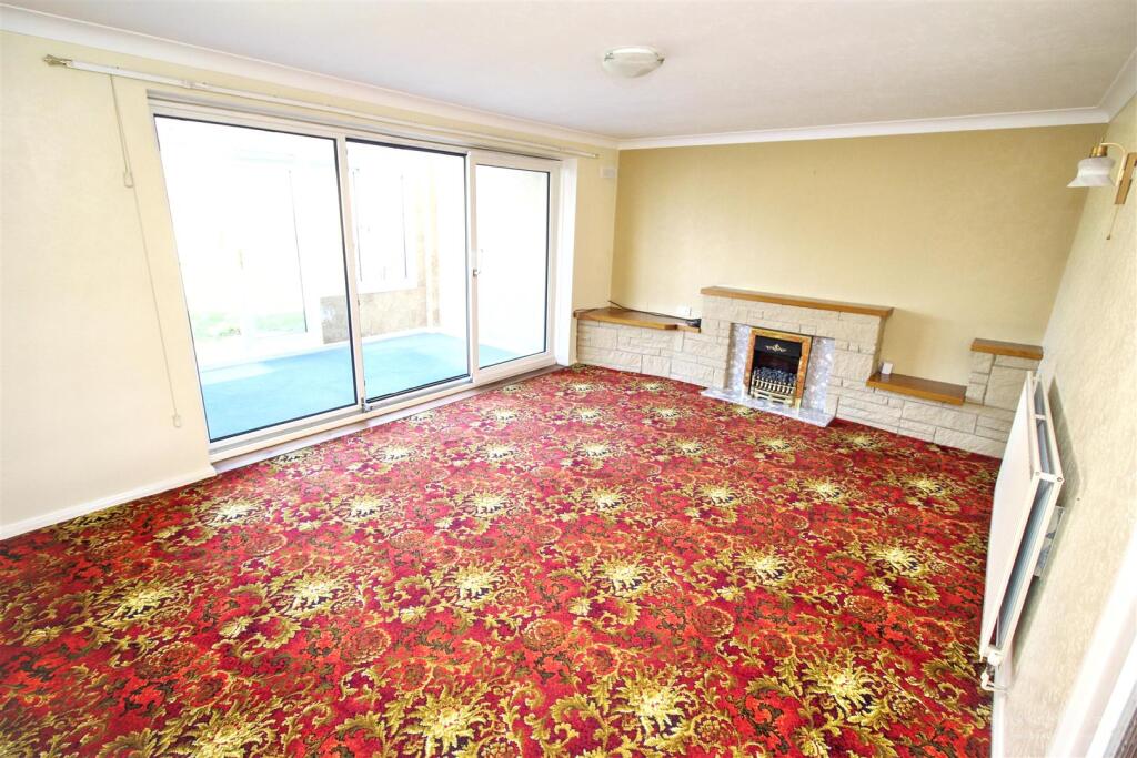 Walnut Way, Tilehurst, Reading – pohled 4