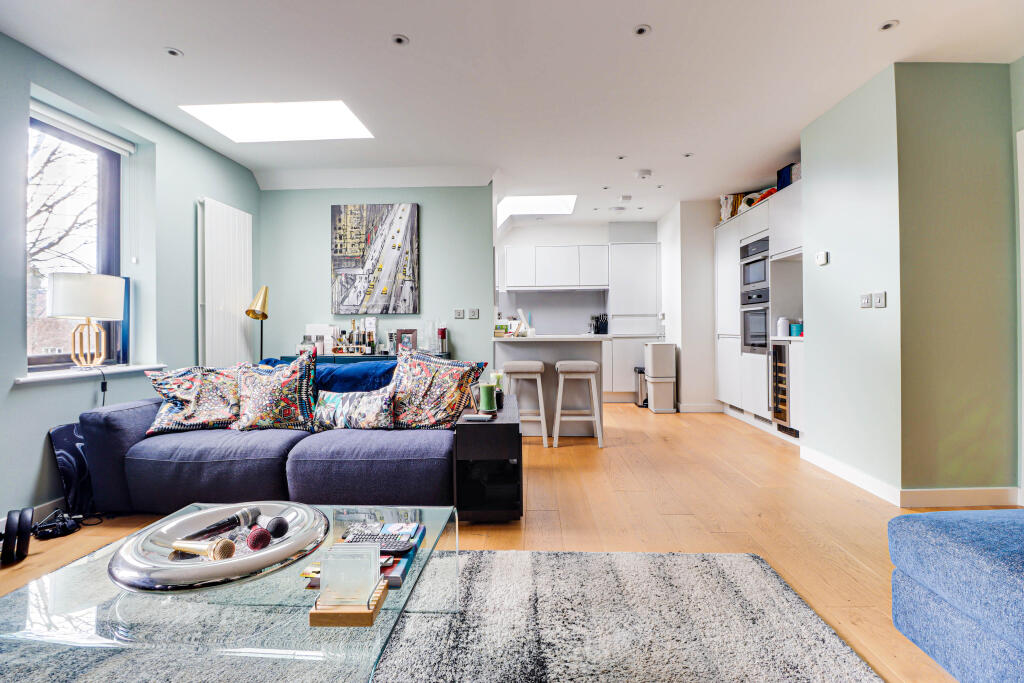 Apartment in St Albans - View 4