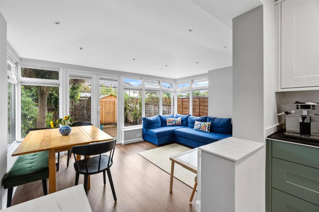 House in London, Hampton - View 3