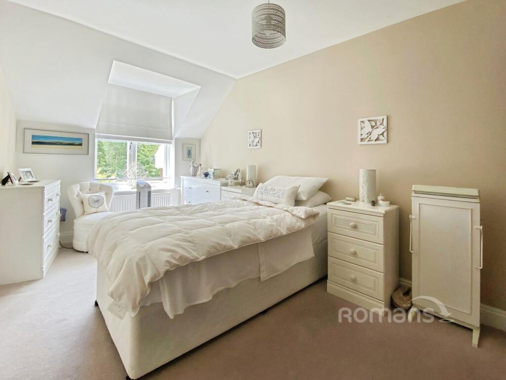 Woolf Drive, Wokingham, Berkshire - More