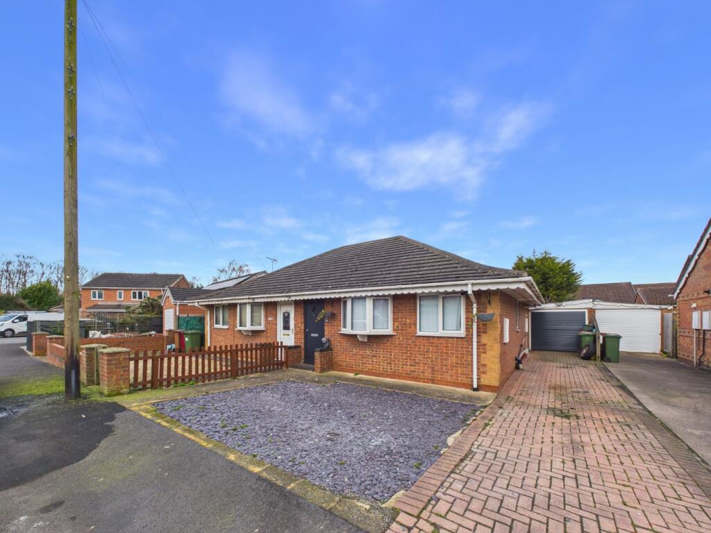Main image of property: Gleneagles Crescent, New Holland, Barrow-upon-humber, Lincolnshire, DN19 7TL