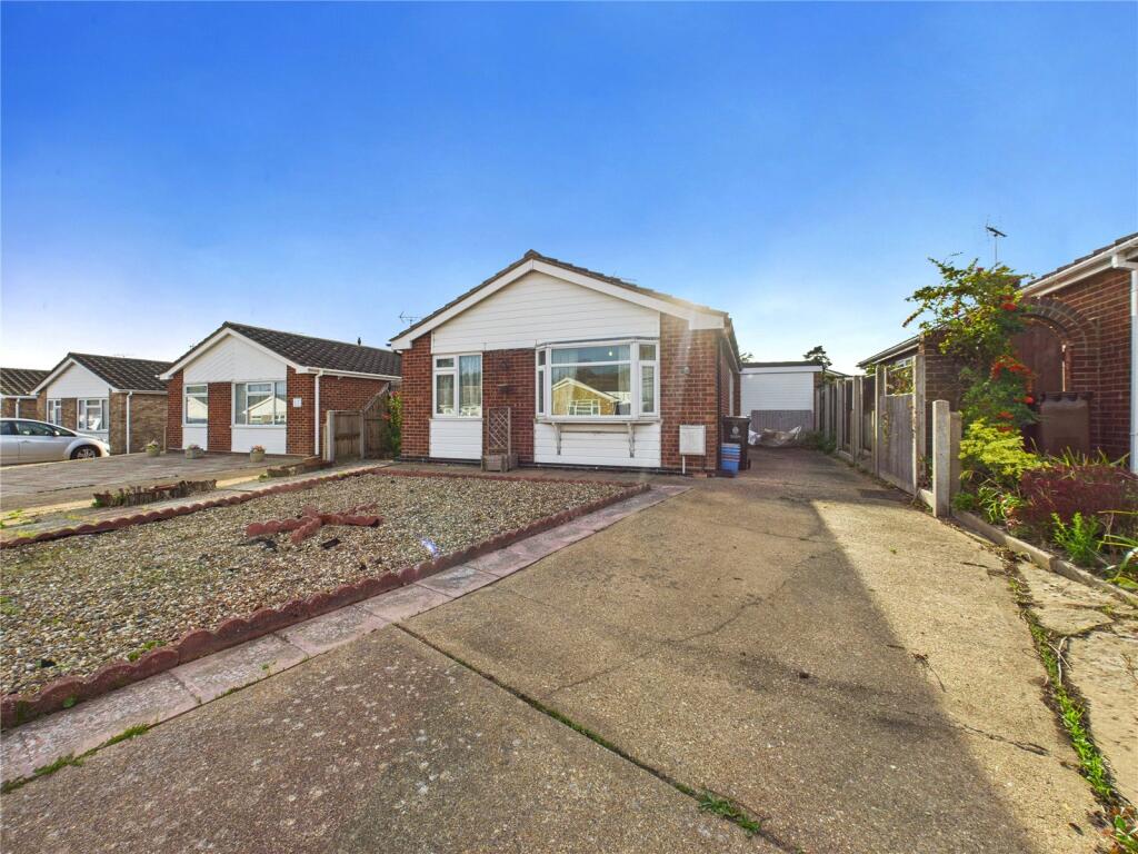 3-bed bungalow on Gouldings Avenue, Walton on the Naze, Essex, CO14, £250,000