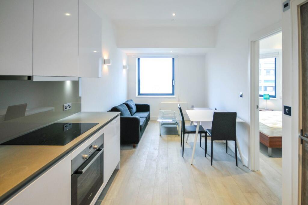 Apartment in Slough - View 5