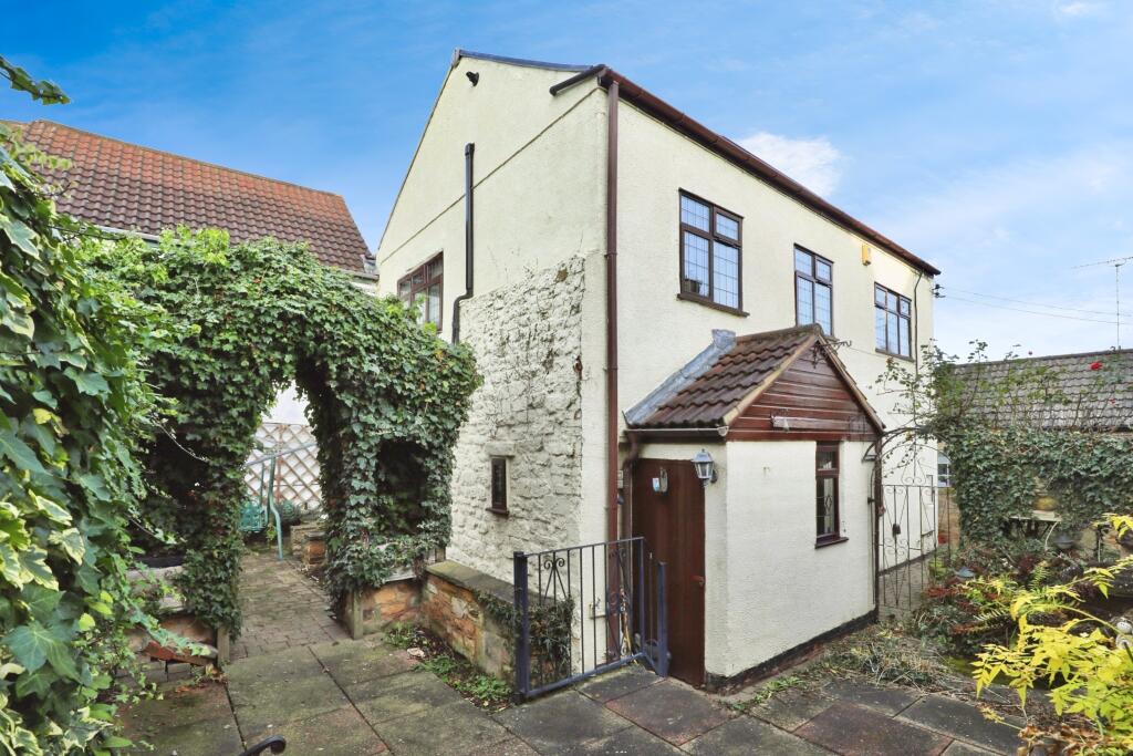 4-bed detached on Chapel Walk, South Anston, Sheffield, South Yorkshire, S25, £325,000