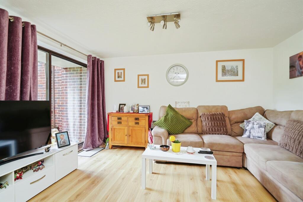 Apartment in South Oxfordshire, Didcot - View 5